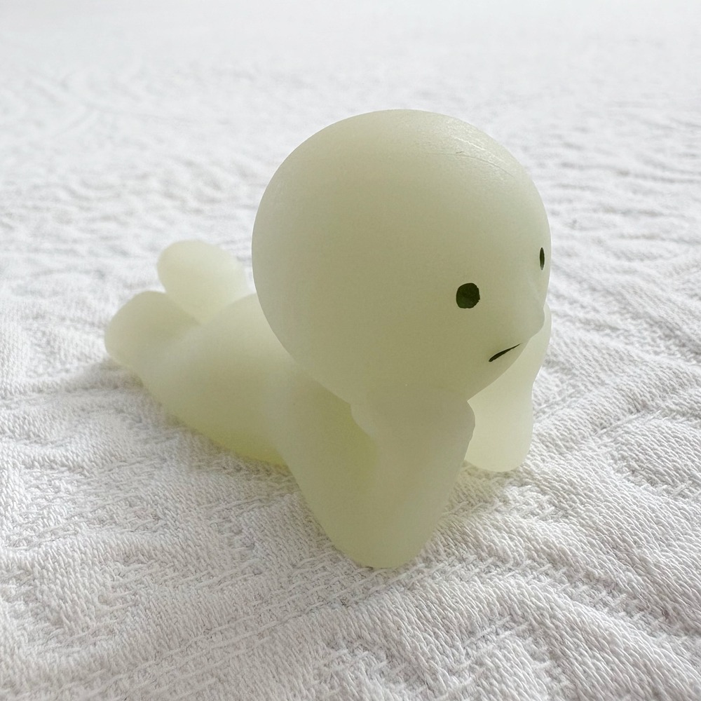 Smiski‎ Series 2 DAYDREAMING Glow-in-the-Dark Figure